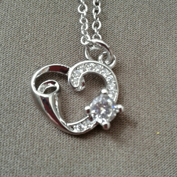 Delicate  heart necklace - Picture 2 of 4